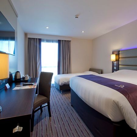 Premier Inn London Tolworth Kingston upon Thames  Extérieur photo