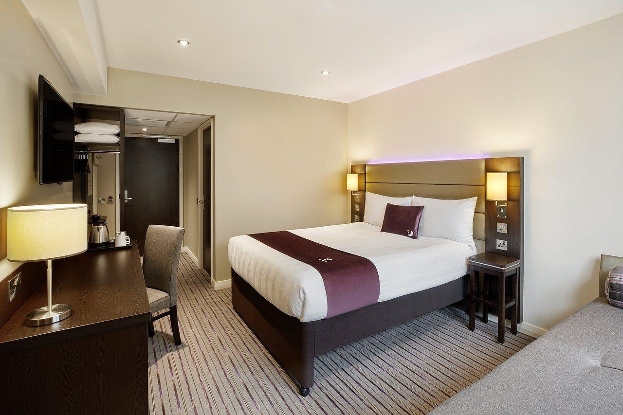 Premier Inn London Tolworth Kingston upon Thames  Extérieur photo