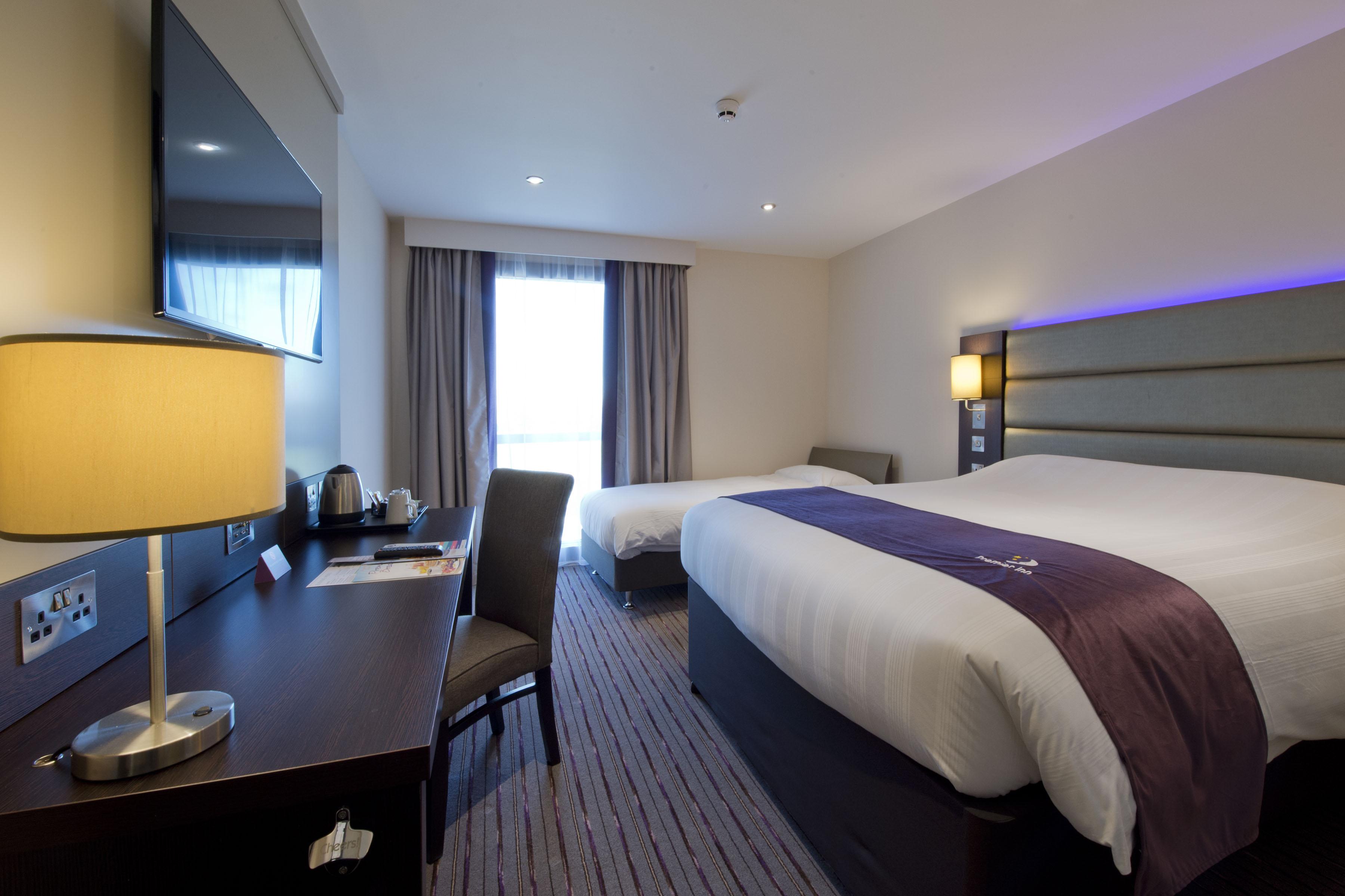 Premier Inn London Tolworth Kingston upon Thames  Extérieur photo